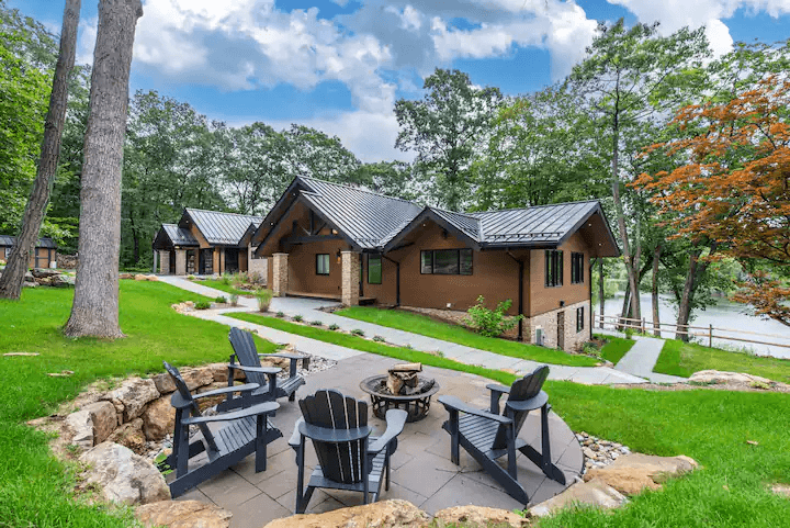 Aspen-Like Lakefront Retreat