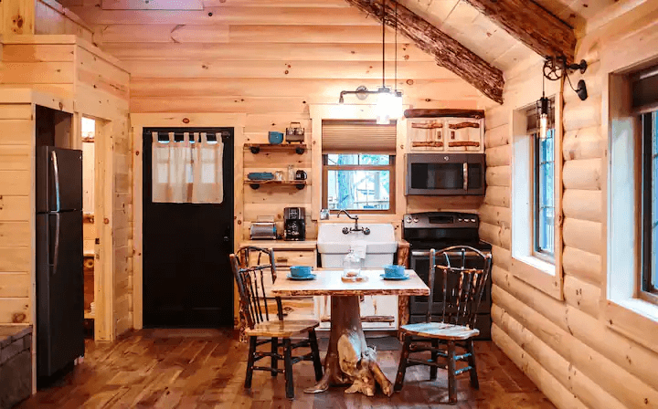 Charming Treehouse Getaway 