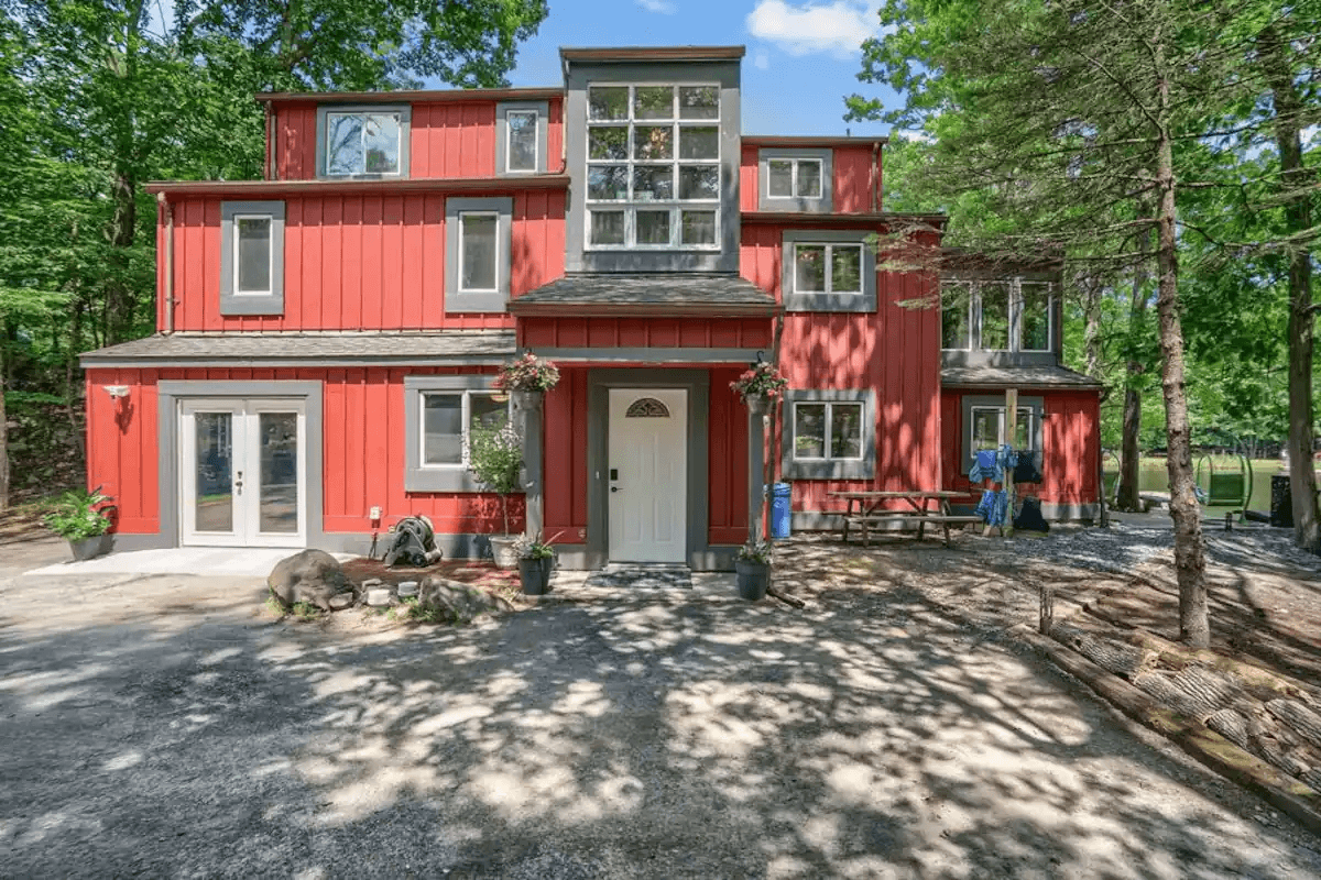 Lady of the Lake: Poconos Premier Lakefront Retreat